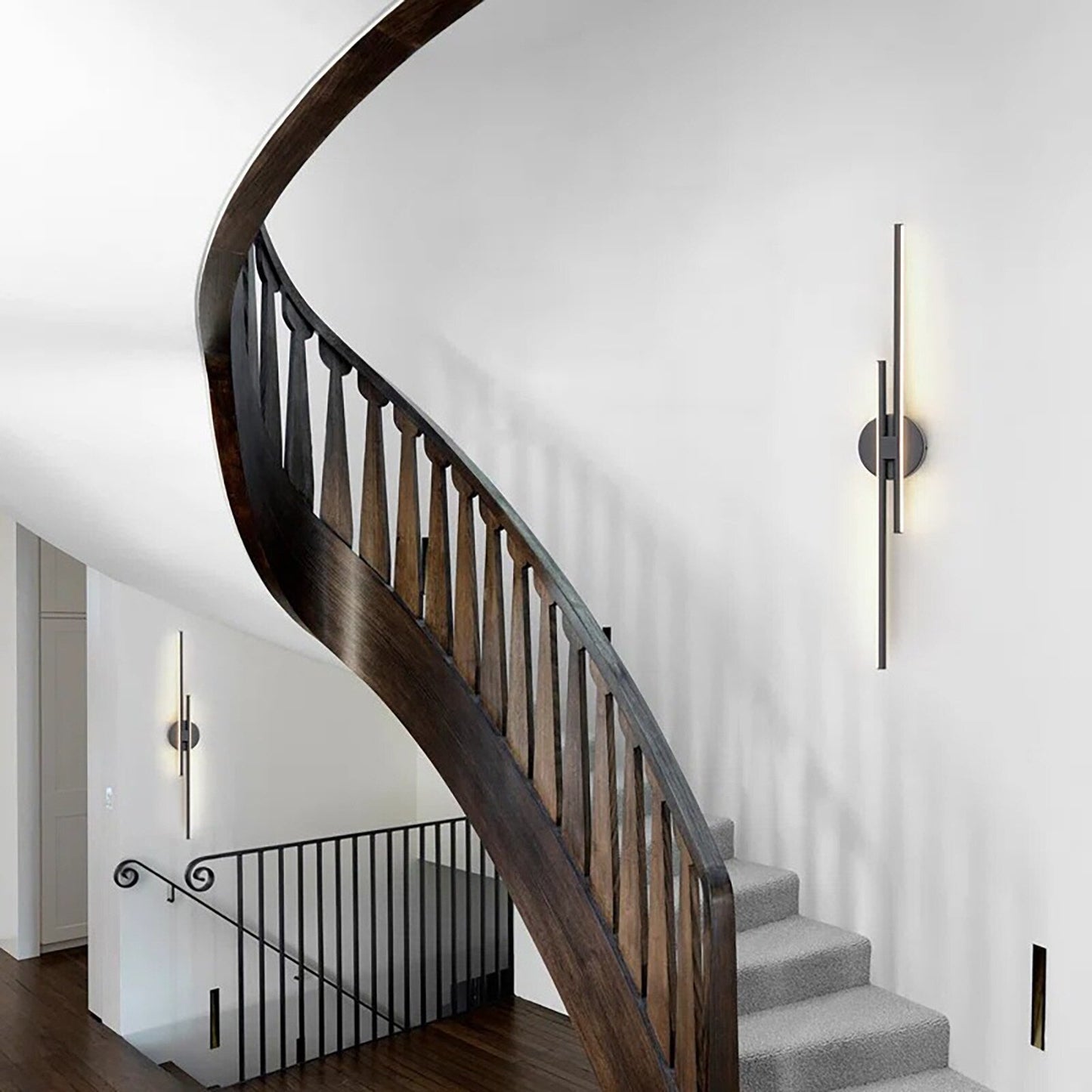 Applique murale minimaliste en métal linéaire à LED dimmable à 2 lumières