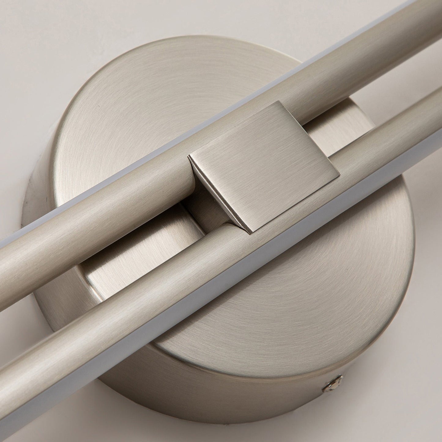 Applique murale minimaliste en métal linéaire à LED dimmable à 2 lumières