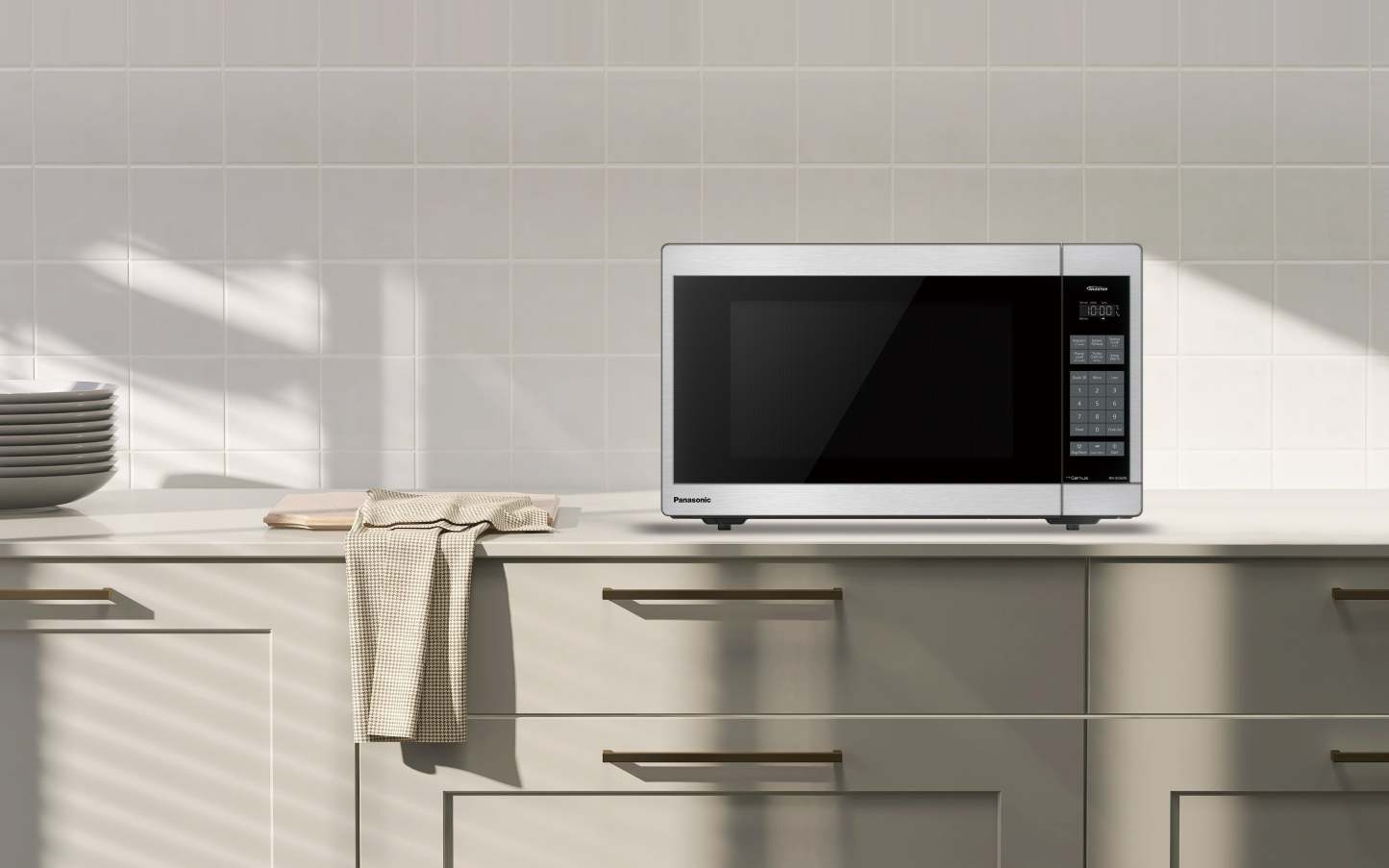 Panasonic 1,3 Cu. Fort. Micro-ondes de comptoir Genius® de 1 200 W - NNSC669SC | Quatre à micro-ondes de comptoir Panasonic GeniusMD de 1,3 pi3 avec une puissance de 1200 W - NNSC669SC | NNSC669C