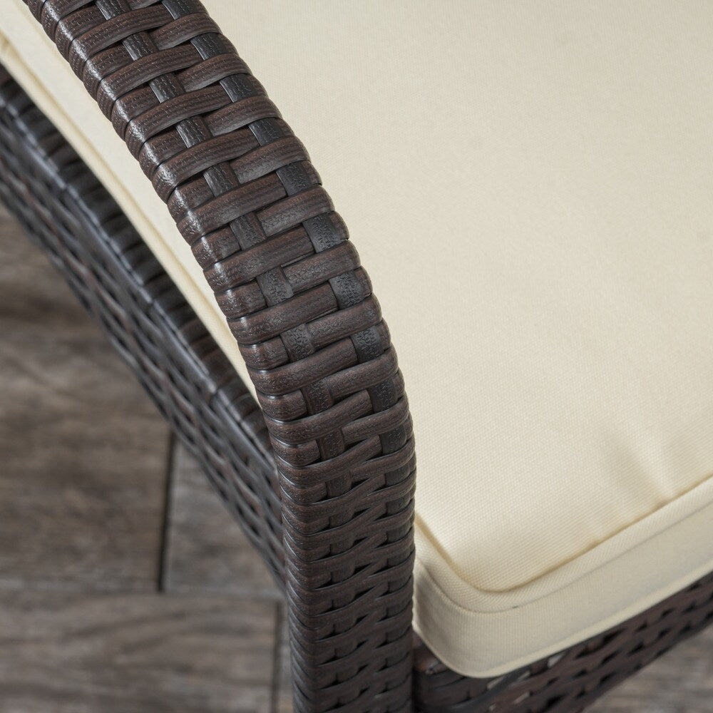 Ensemble bistrot d'extérieur Peterson 3 pièces en osier avec coussins par Christopher Knight Home