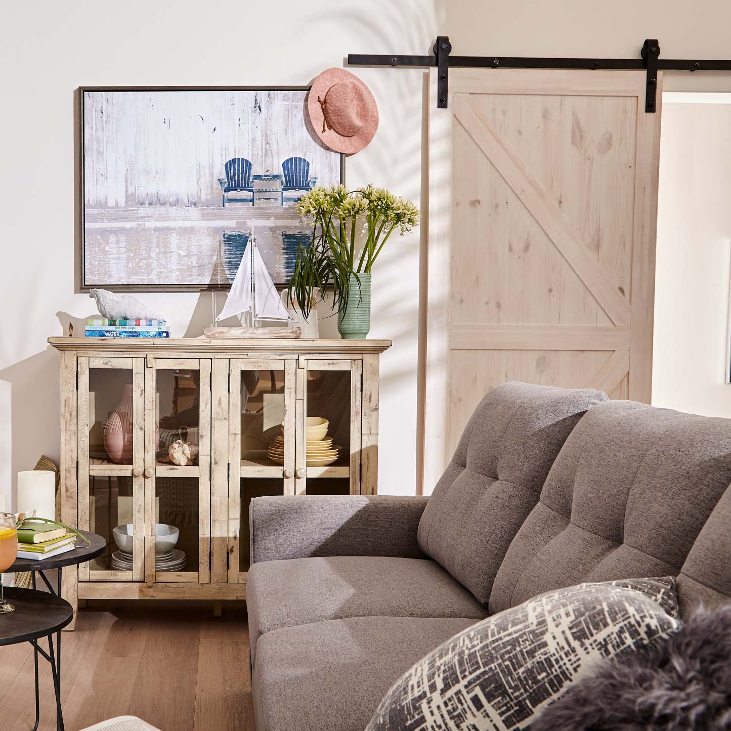 Rocco 70 6-Door Large Accent Cabinet - Crème|Grande armoire décorative Rocco de 70 po avec 6 portes - crème