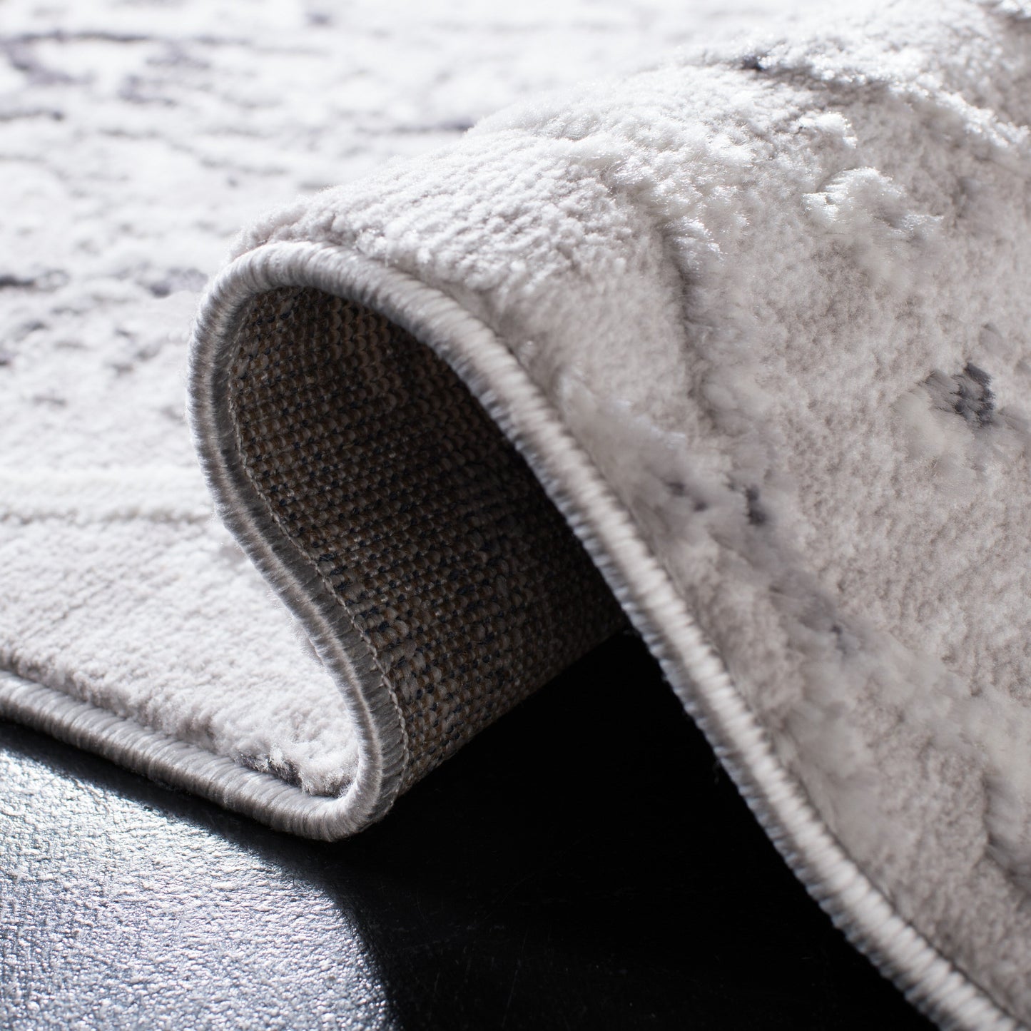 SAFAVIEH Tapis moderne vieilli en treillis Amelia Selvete