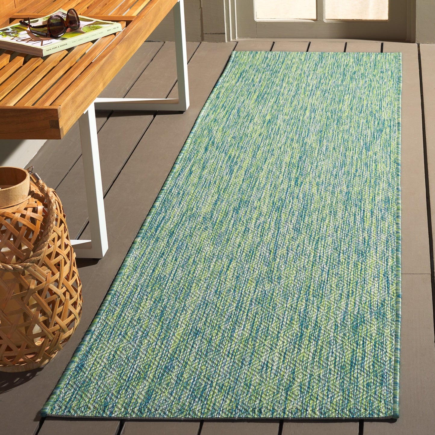 Tapis de patio/jardin imperméable SAFAVIEH Courtyard Begajeta pour intérieur/extérieur.