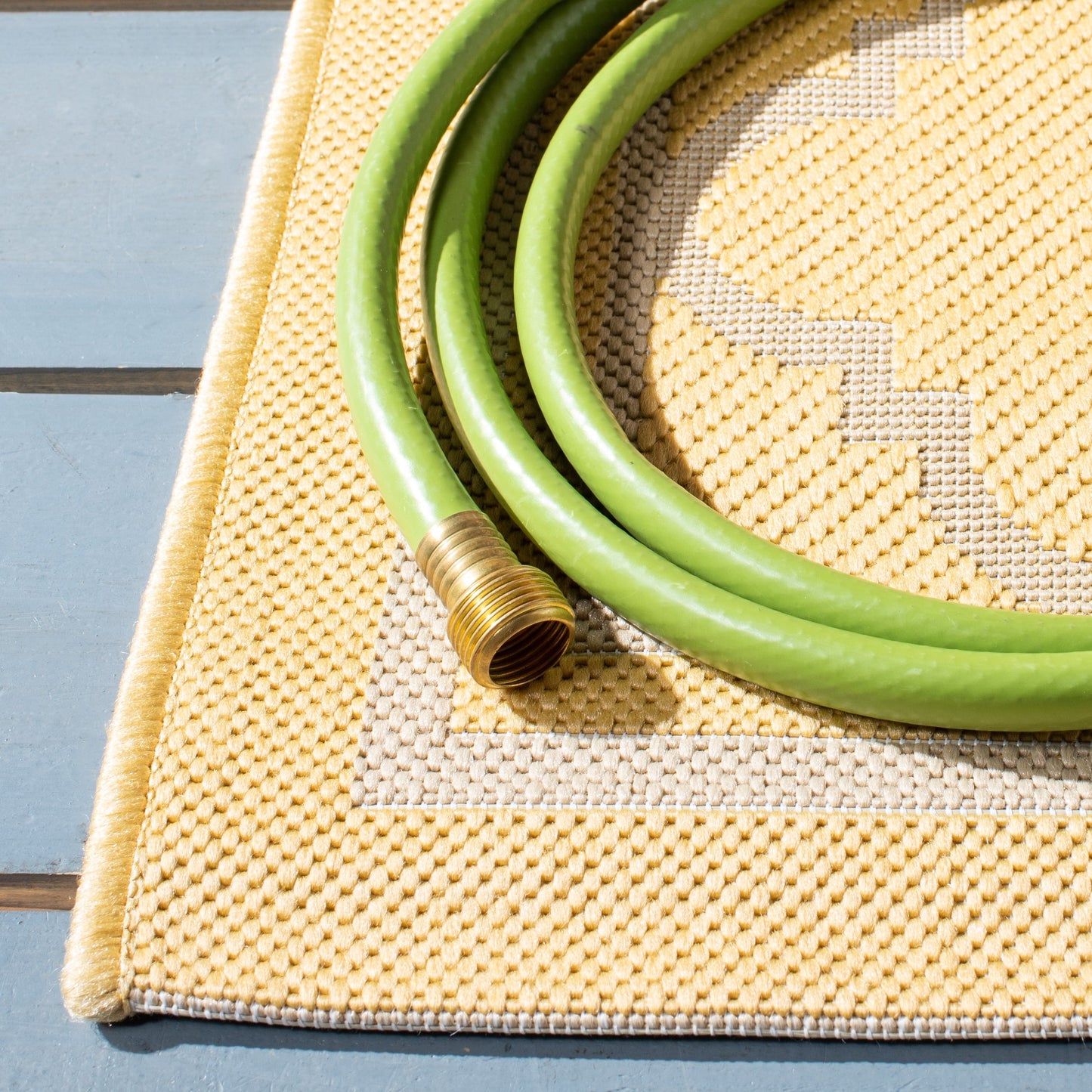 Tapis de jardin/terrasse imperméable SAFAVIEH Courtyard Kristelle