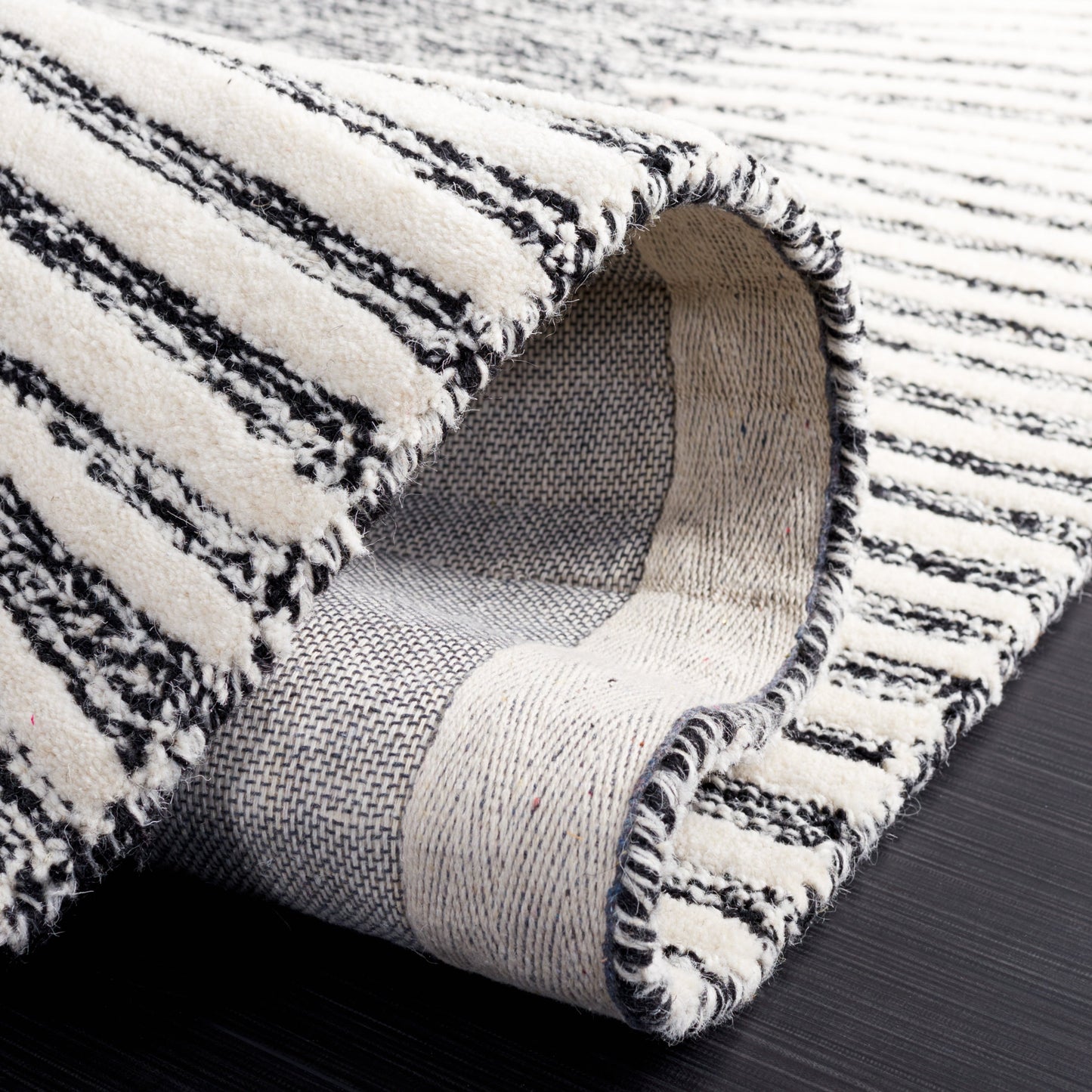 Tapis moderne en laine abstrait Sofoula fait main SAFAVIEH