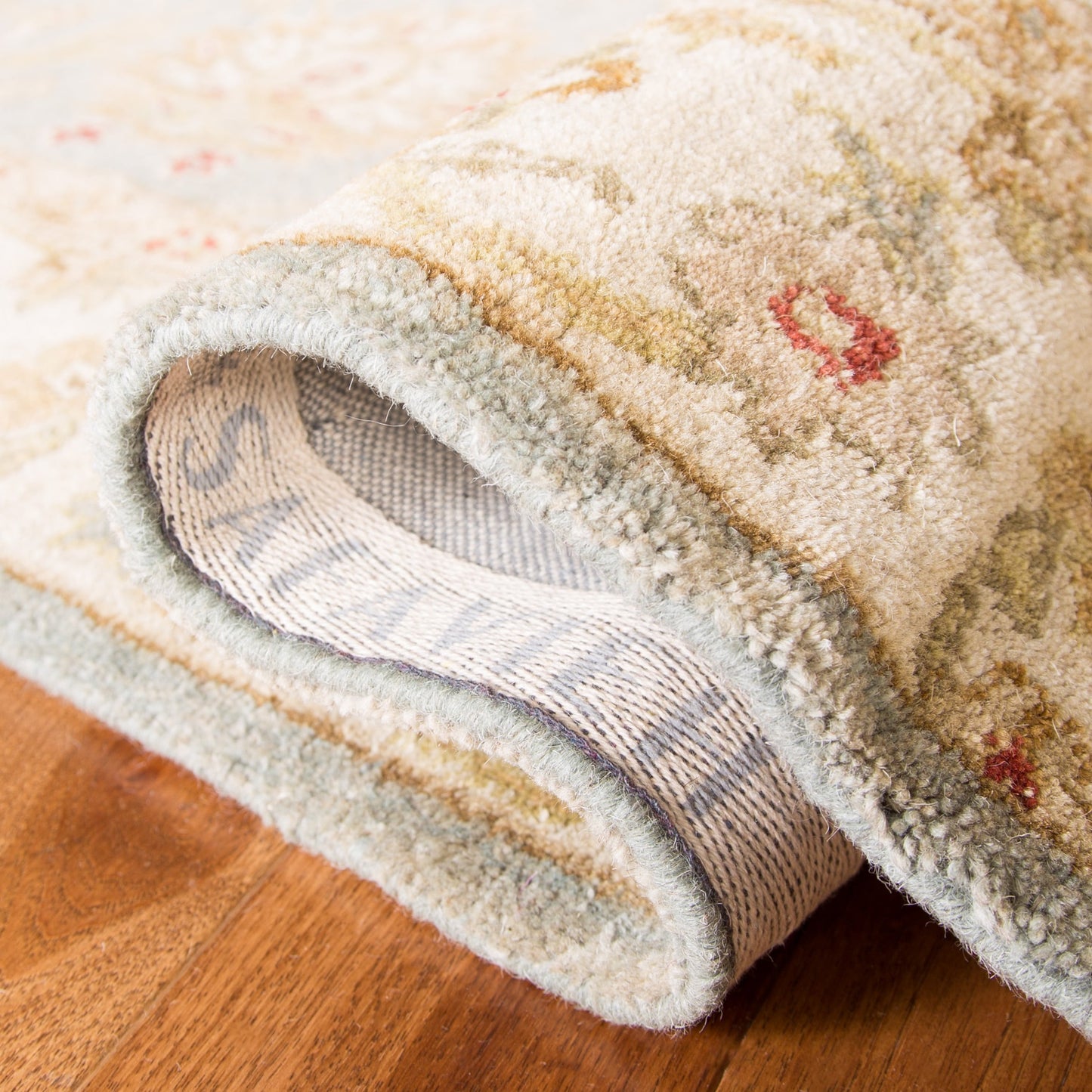 Tapis de sol traditionnel oriental en laine Maysoun fait main SAFAVIEH, style antique