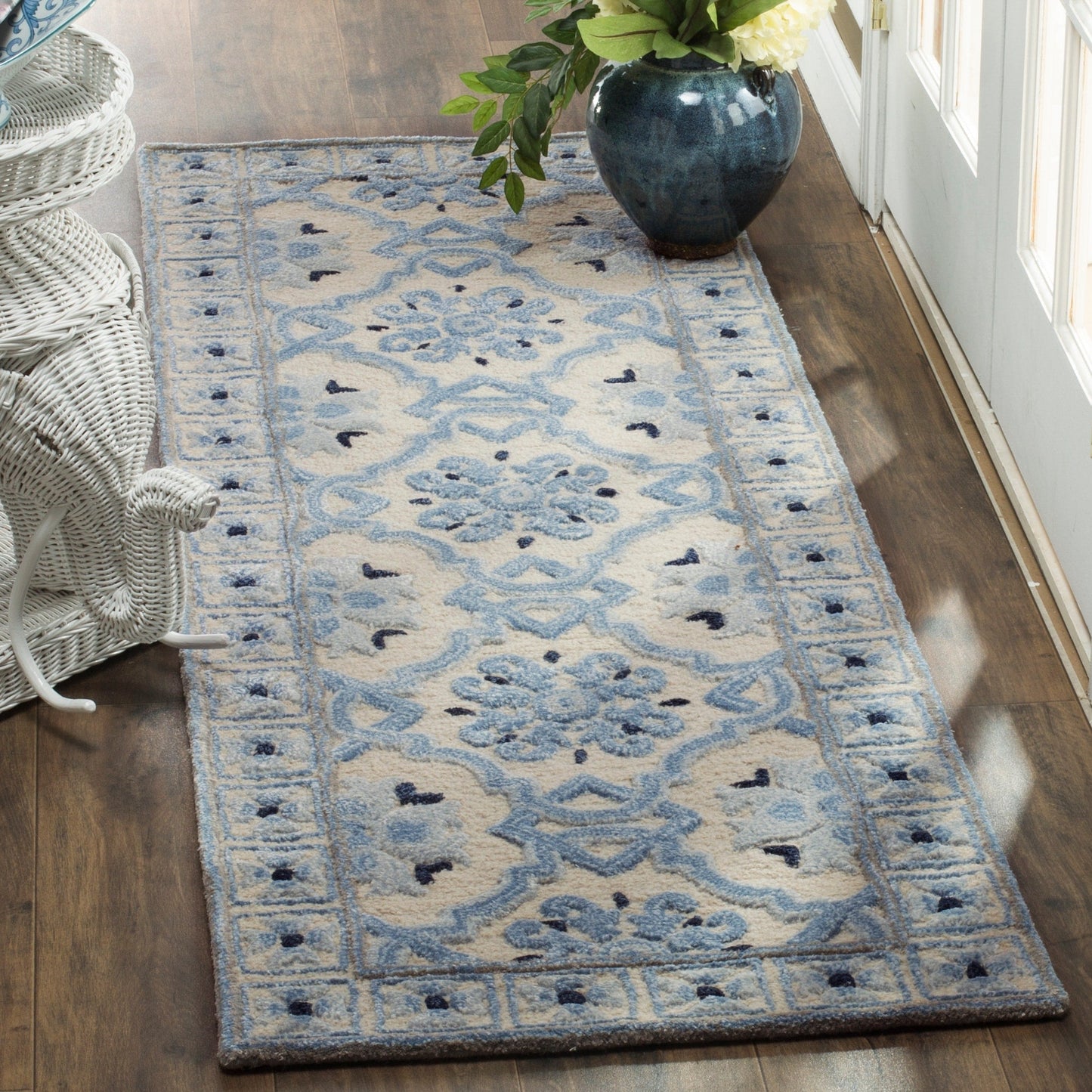 Tapis en laine Bella Rodica moderne à motif floral fait main SAFAVIEH