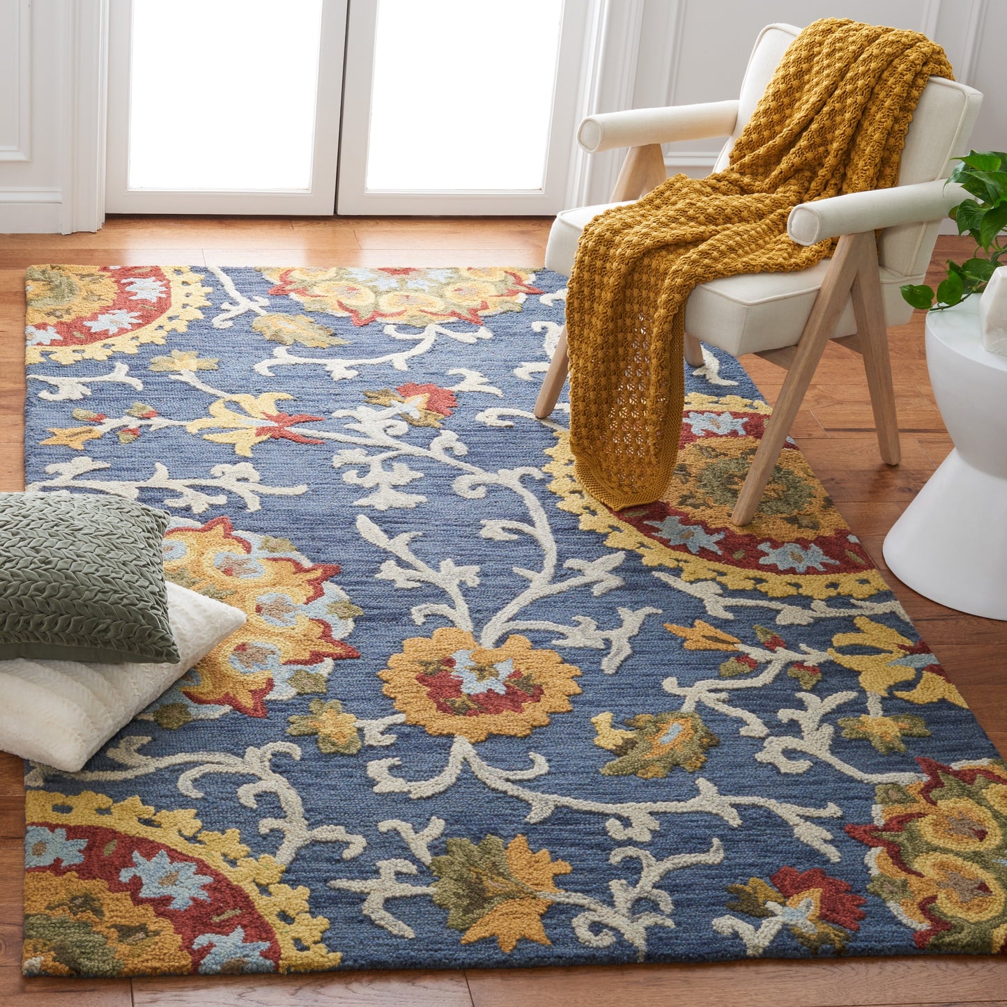 Tapis en laine moderne à motif floral Blossom Maaret, fait main par SAFAVIEH