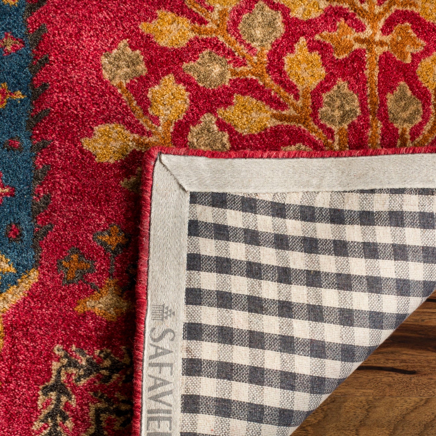 Tapis oriental traditionnel en laine SAFAVIEH fait main, motif floral, style classique.