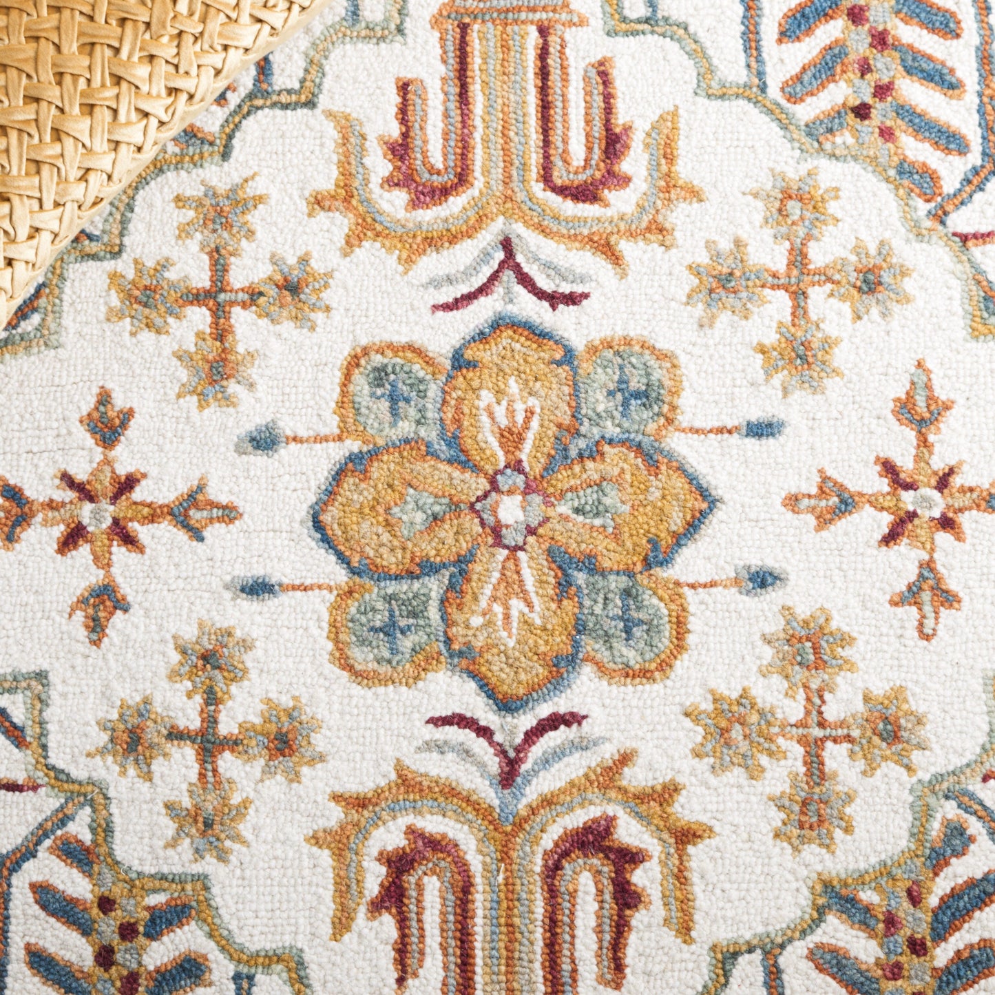 Tapis en laine à motif floral Snjolaug fait main SAFAVIEH Heritage