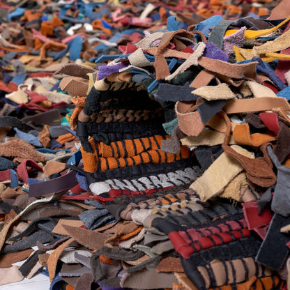 Tapis décoratif moderne SAFAVIEH en cuir shaggy fait main Doinita