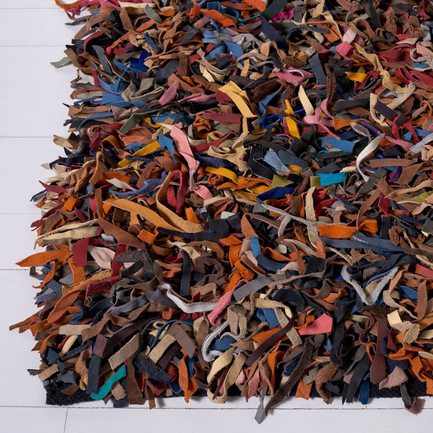 Tapis décoratif moderne SAFAVIEH en cuir shaggy fait main Doinita