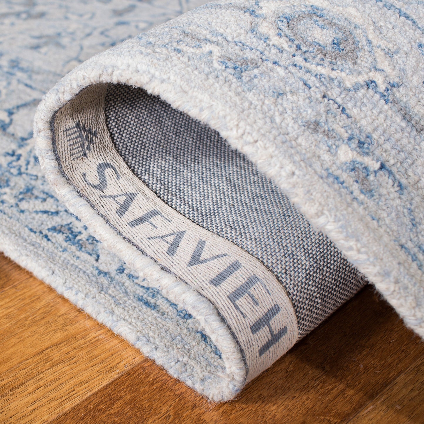 Tapis SAFAVIEH en laine Torbjorg micro-bouclée faite à la main