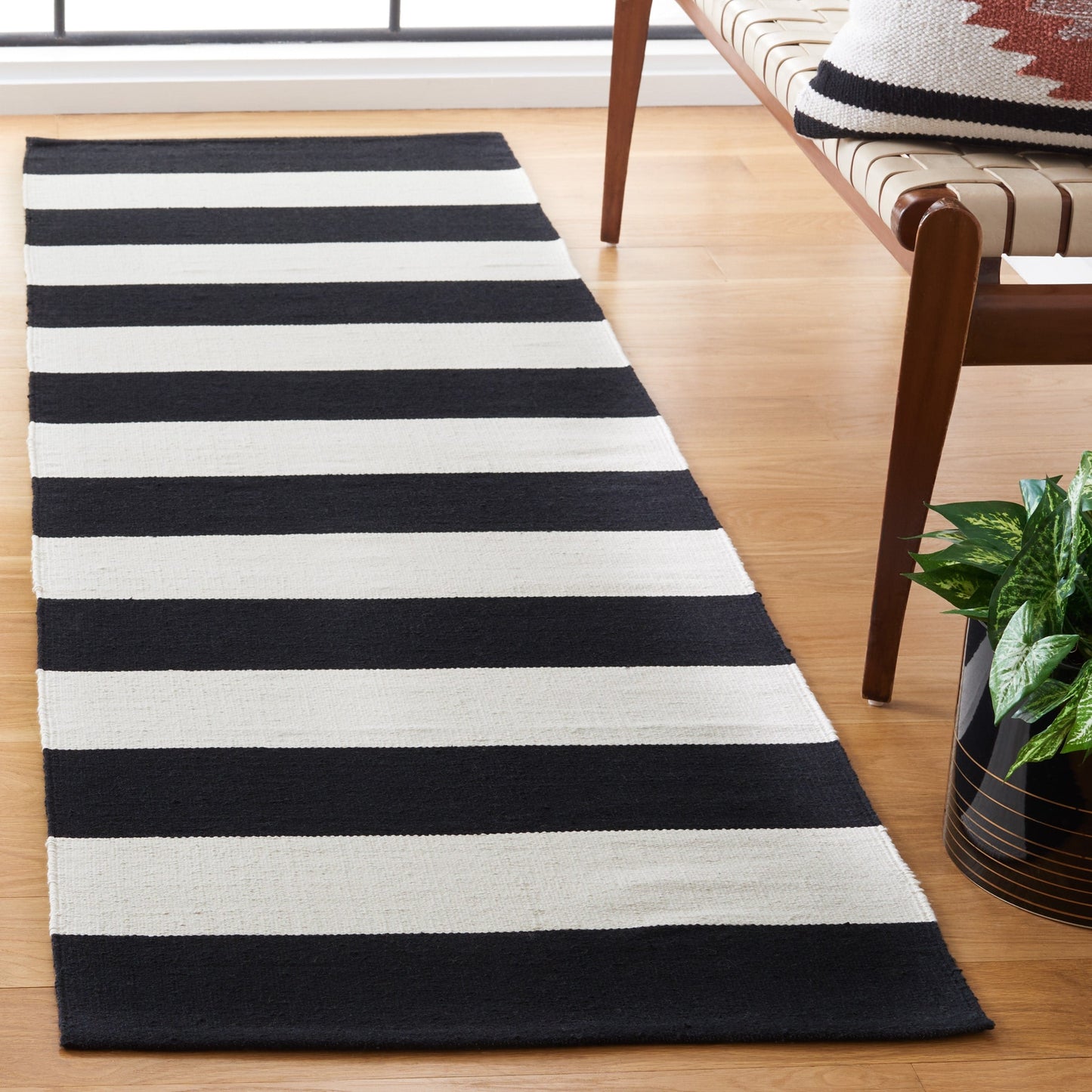 Tapis SAFAVIEH Montauk à rayures Geltrude en coton tissé plat fait main