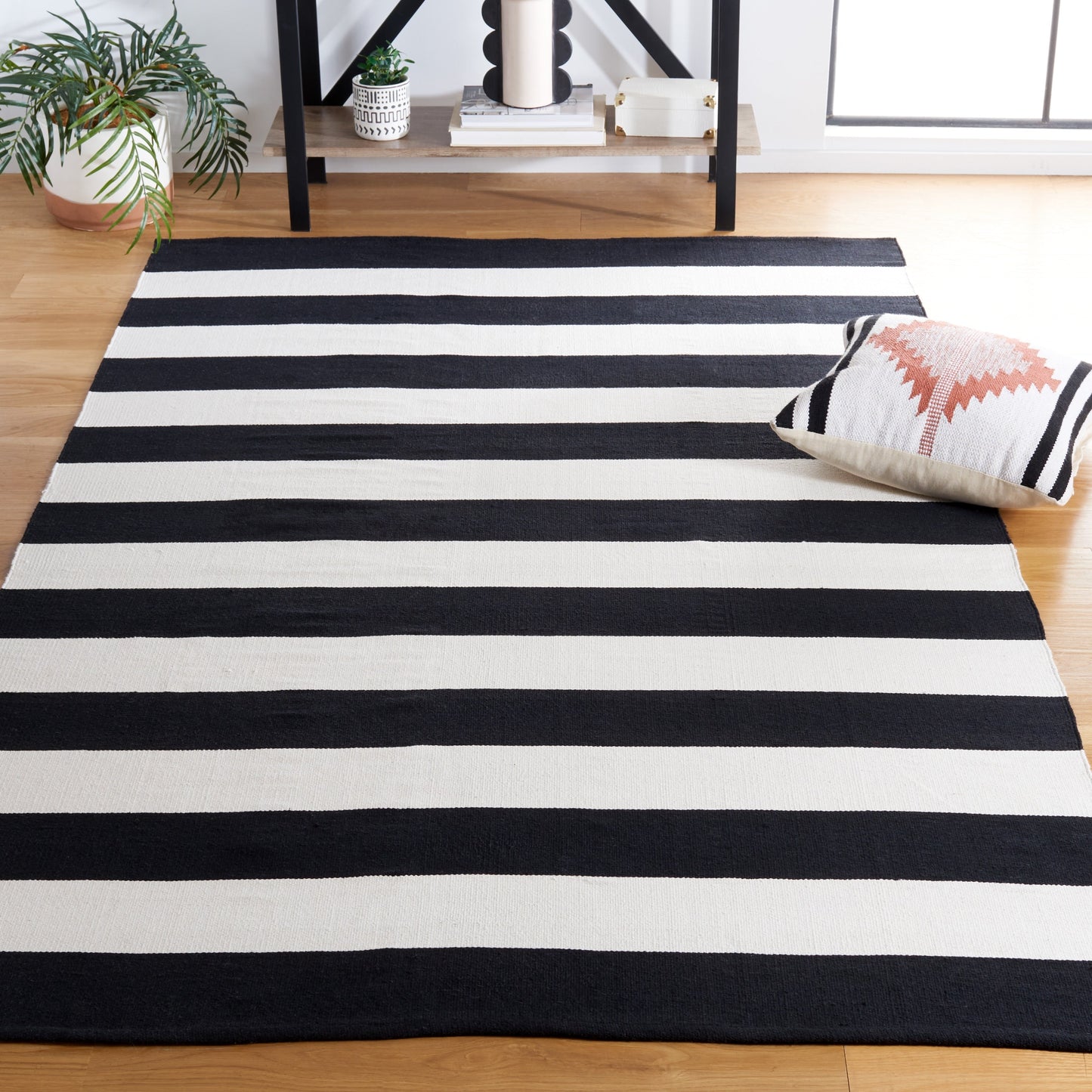 Tapis SAFAVIEH Montauk à rayures Geltrude en coton tissé plat fait main