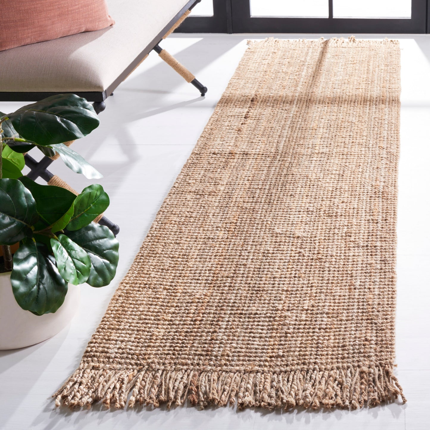 Tapis SAFAVIEH Mirnesa en jute naturel fait main avec franges