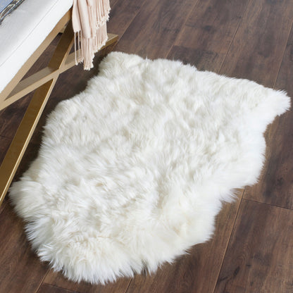 Tapis Brittnie en peau de mouton véritable, fait main par SAFAVIEH