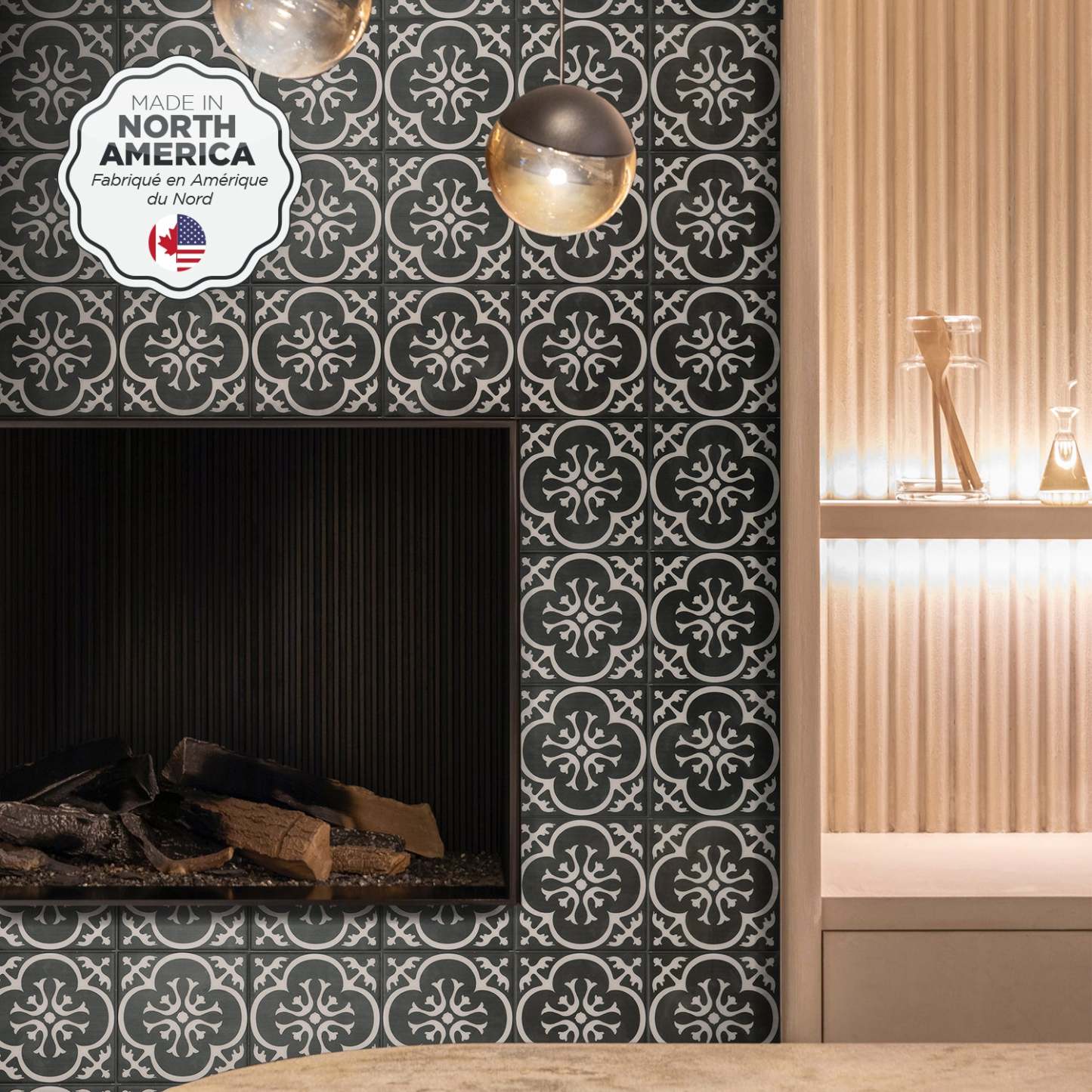 Dosseret Smart Tiles Peel and Stick 4 feuilles 7,75 x 7,75 - Vintage Girona Nera|Dosseret Smart Tiles peler et coller 7,75 x 7,75, 4 feuilles - Vintage Girona Nera