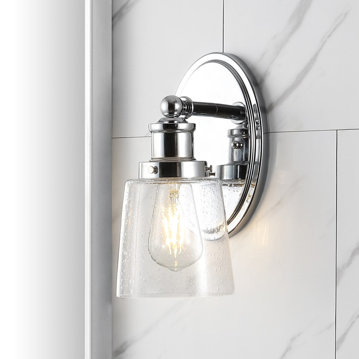 Applique murale LED Sandrine à 3 lumières en fer et verre bullé, style cottage classique, par JONATHAN Y