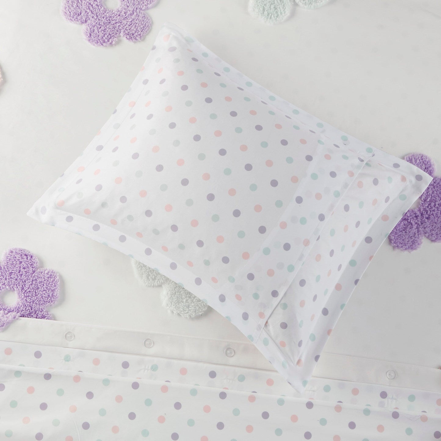 Parure de lit réversible en chenille tuftée à motif floral Madeline Kids d'Intelligent Design Kids