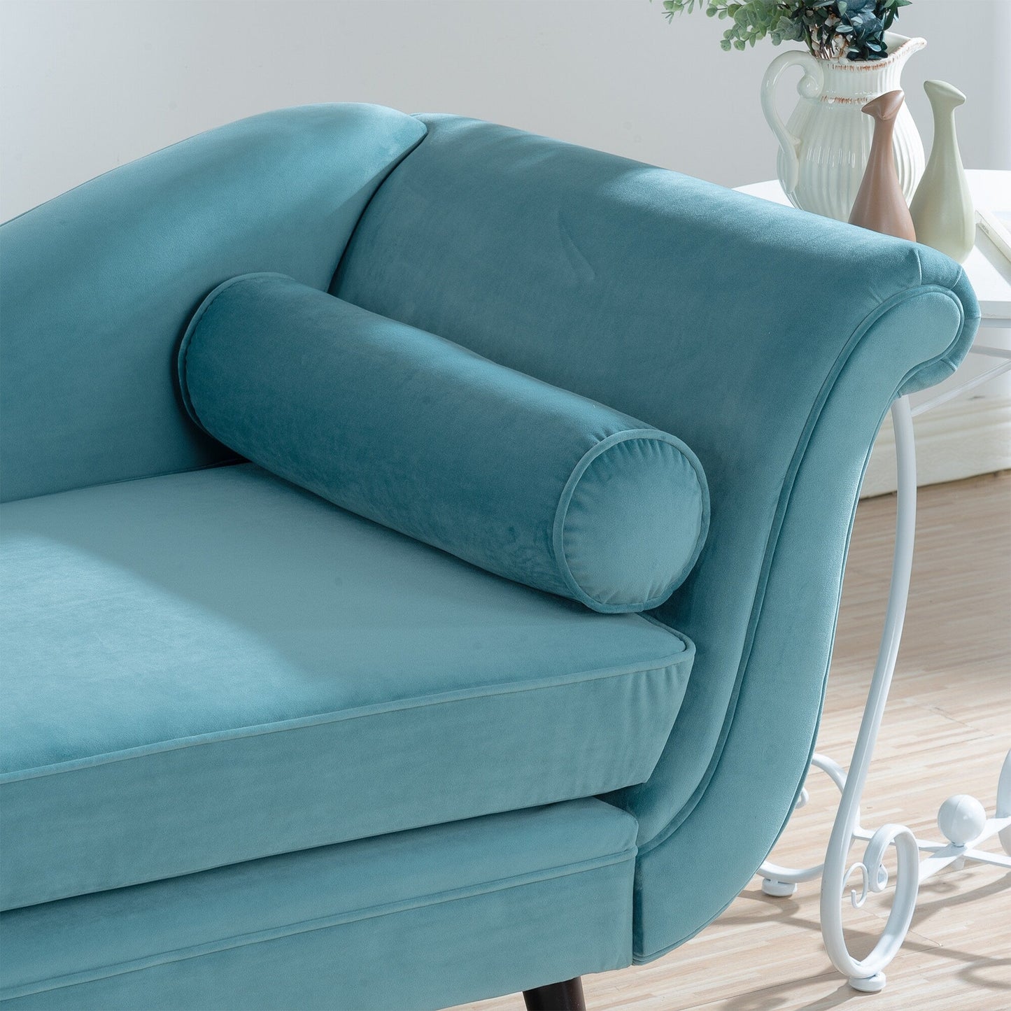 Chaise longue vintage avec accoudoirs en volutes par Christopher Knight Home