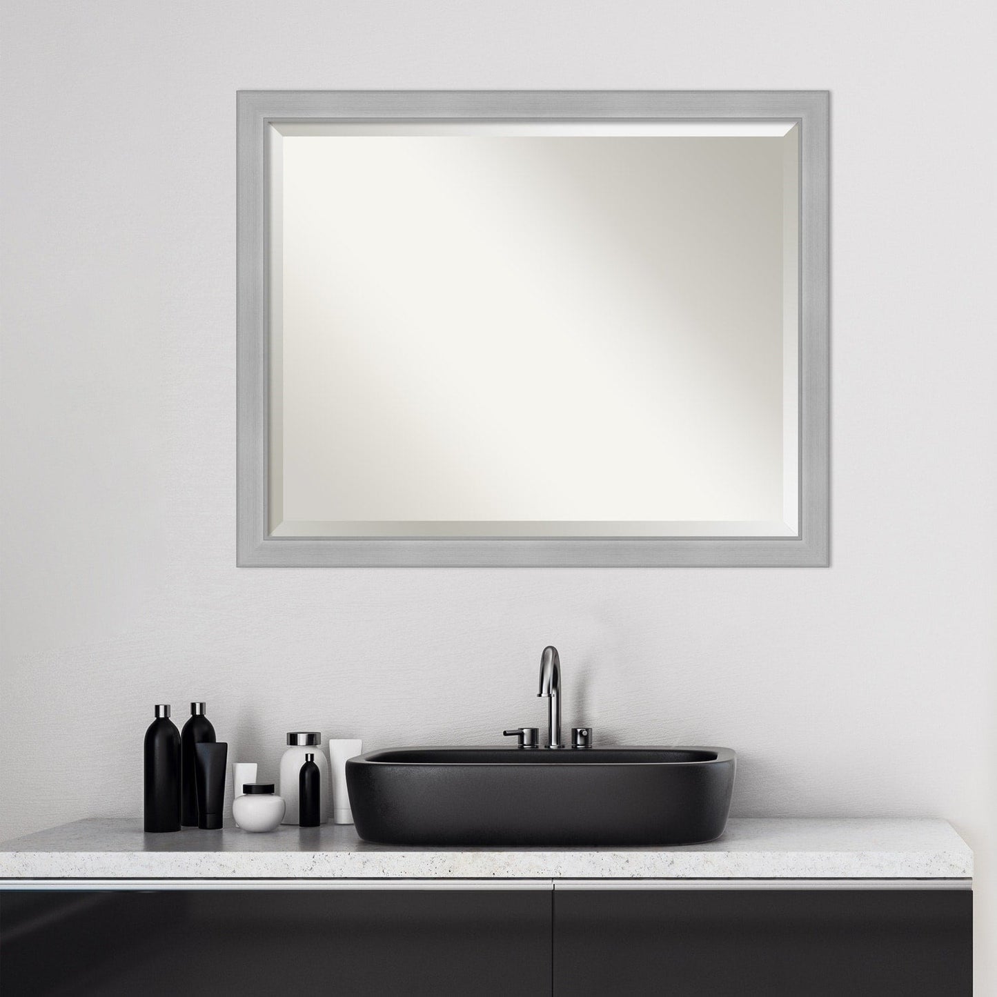 Miroir mural biseauté pour salle de bain - Cadre Vista en nickel brossé