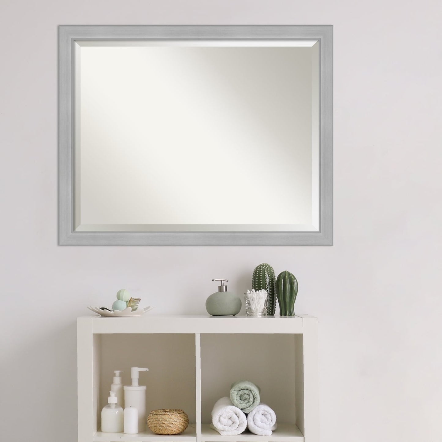 Miroir mural biseauté pour salle de bain - Cadre Vista en nickel brossé
