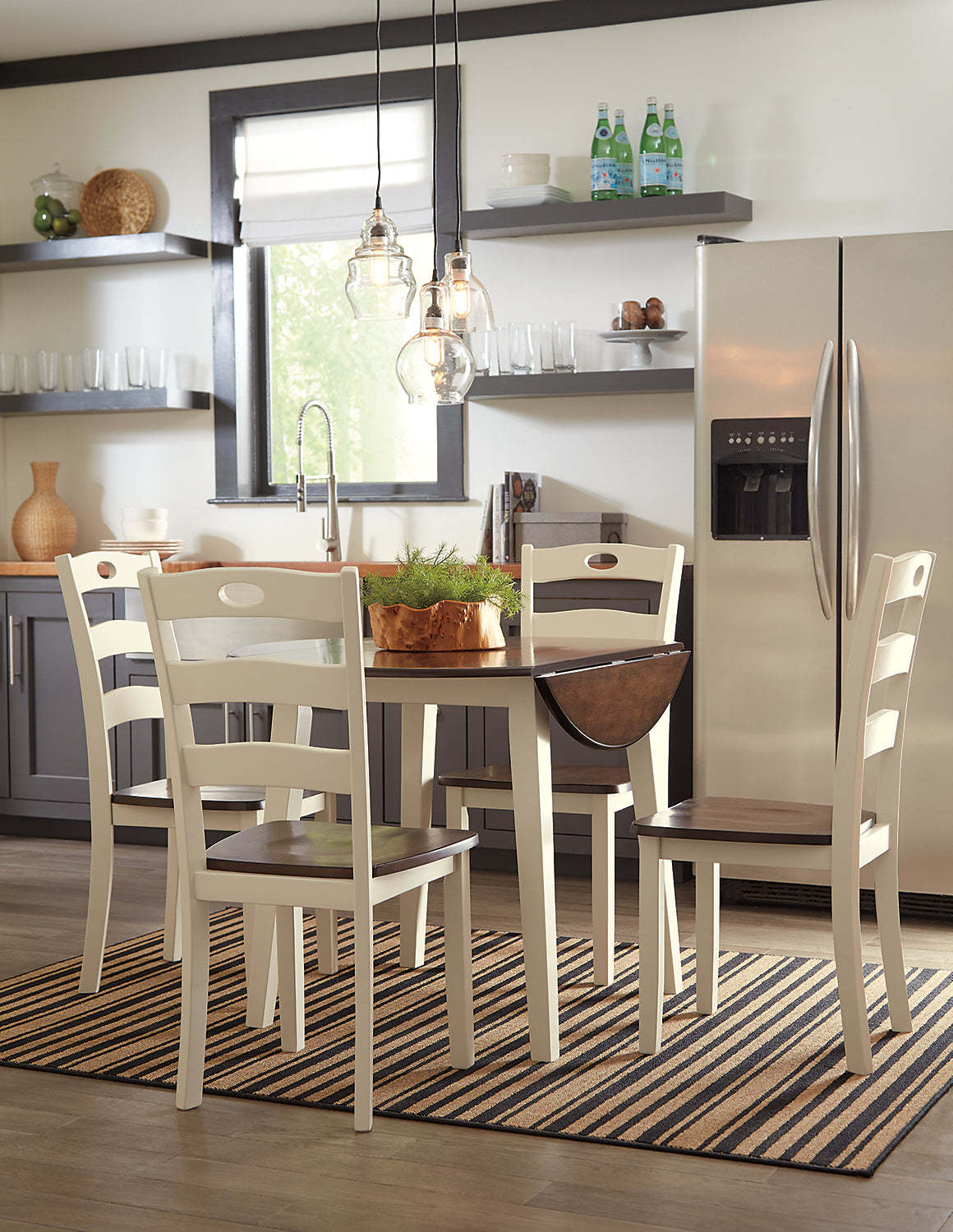 Table de salle à manger à abattants Woodanville, ronde 40,5 W - Deux tons blanc et marron | Table de salle à manger ronde Woodanville de 40,5 po à abattant - deux teintes, blanc et brun