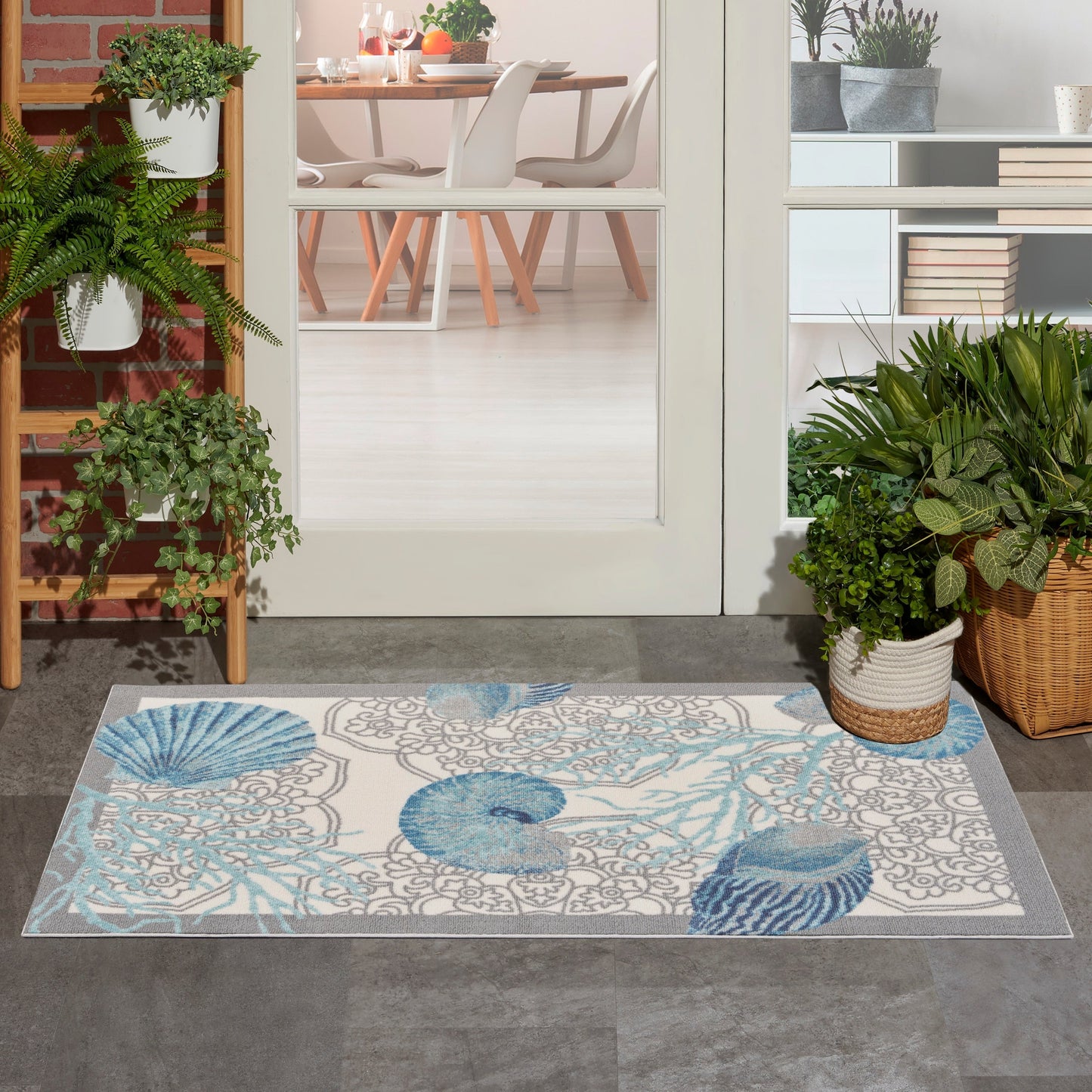 Tapis d'intérieur/extérieur Waverly Sun &amp; Shade Shore Thing Tropical Sea Shell Floral