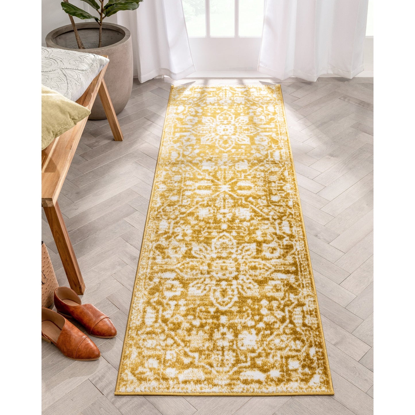 Tapis de sol bohème oriental vintage à motif floral, tissé avec soin et éblouissant.