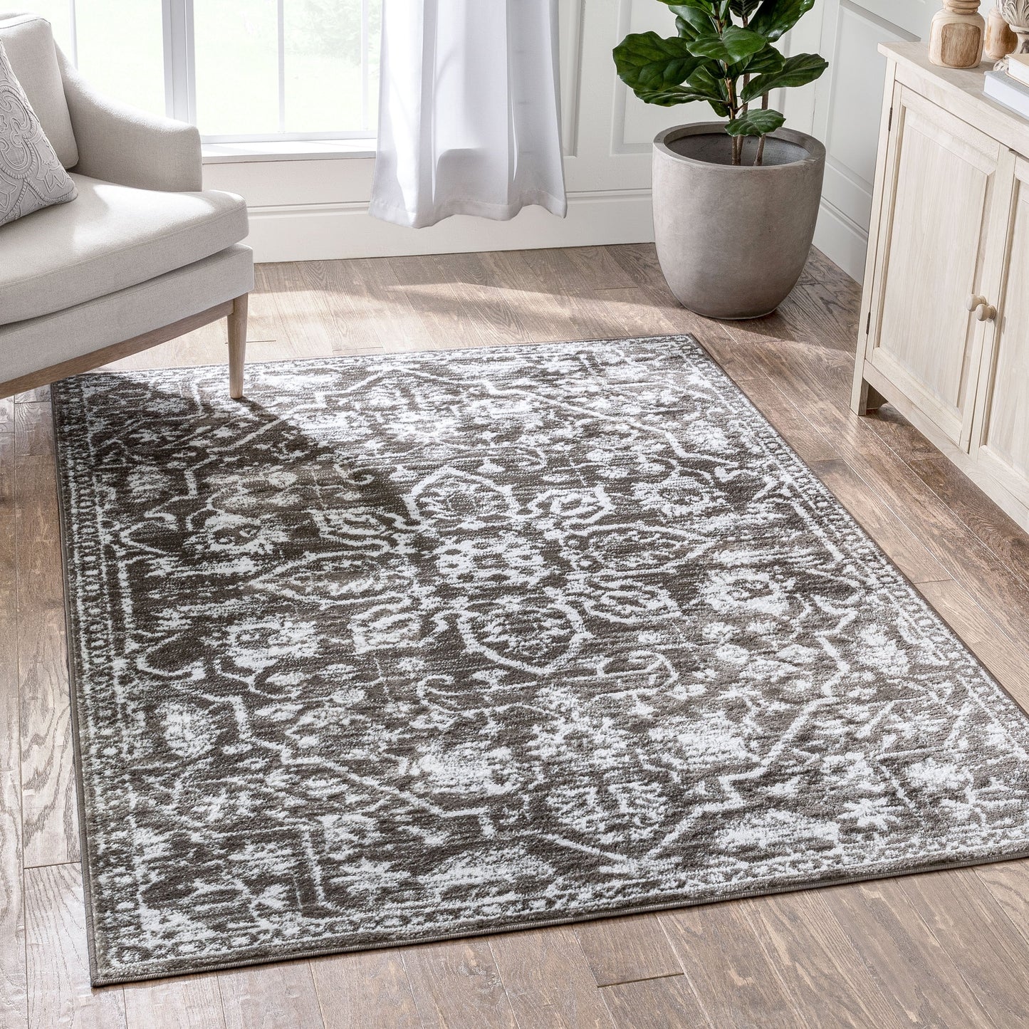 Tapis de sol bohème oriental vintage à motif floral, tissé avec soin et éblouissant.
