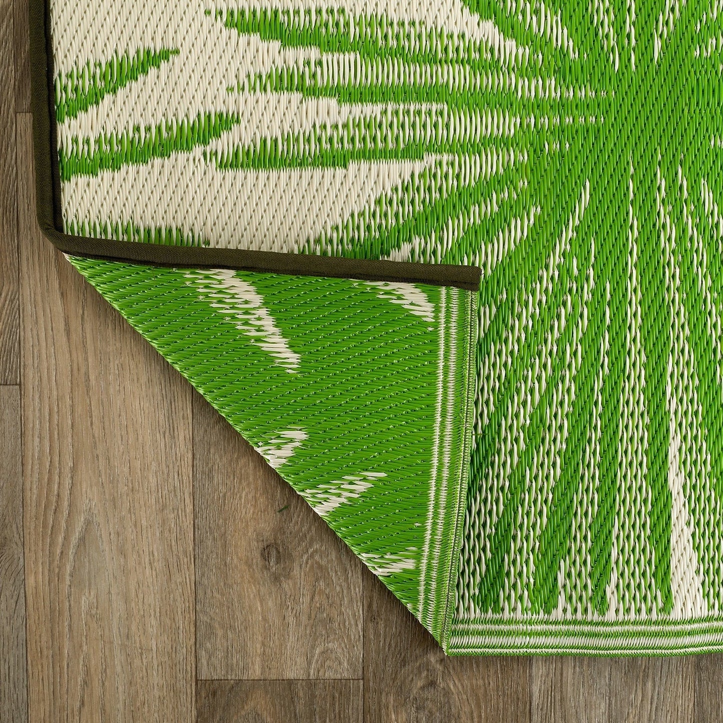 Tapis d'extérieur réversibles en plastique recyclé à motif floral tropical de World Rug Gallery