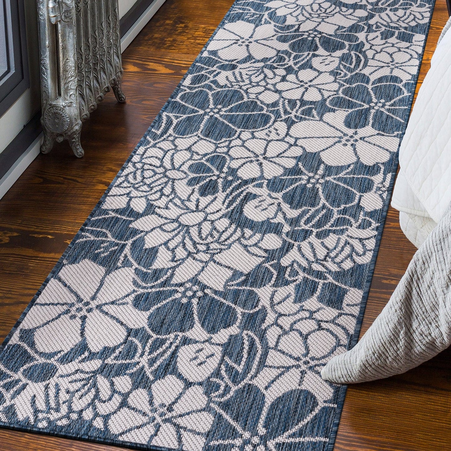 Tapis d'intérieur/extérieur moderne à motif floral texturé World Rug Gallery