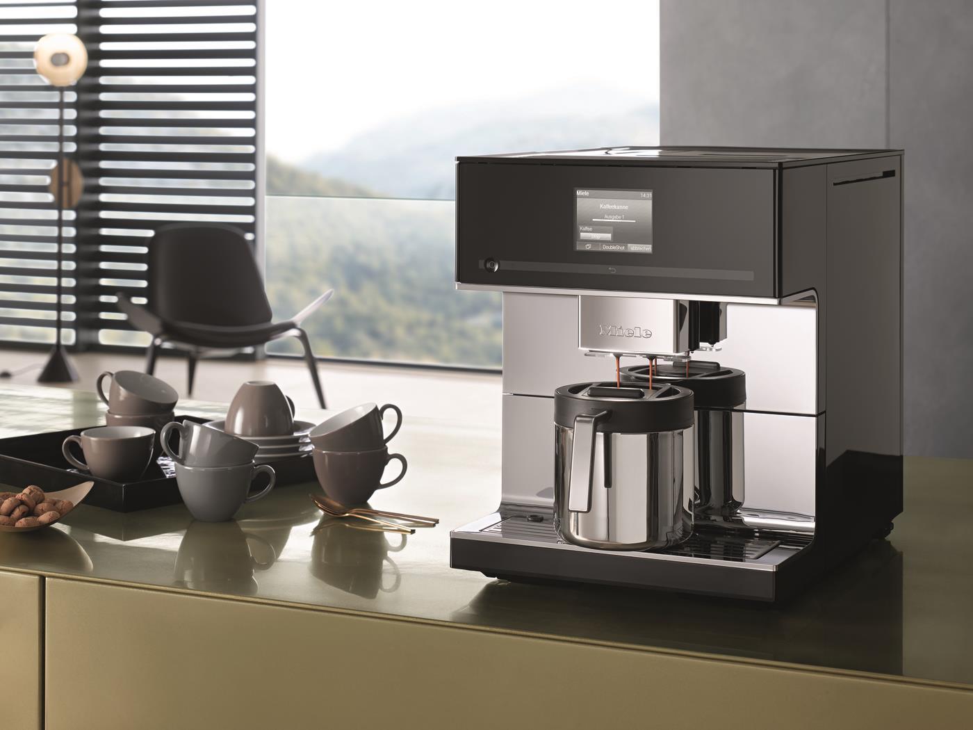 Miele CM 6160 Milk Perfection Espresso Machine | Machine à espresso Milk Perfection CM 6160 de Miele