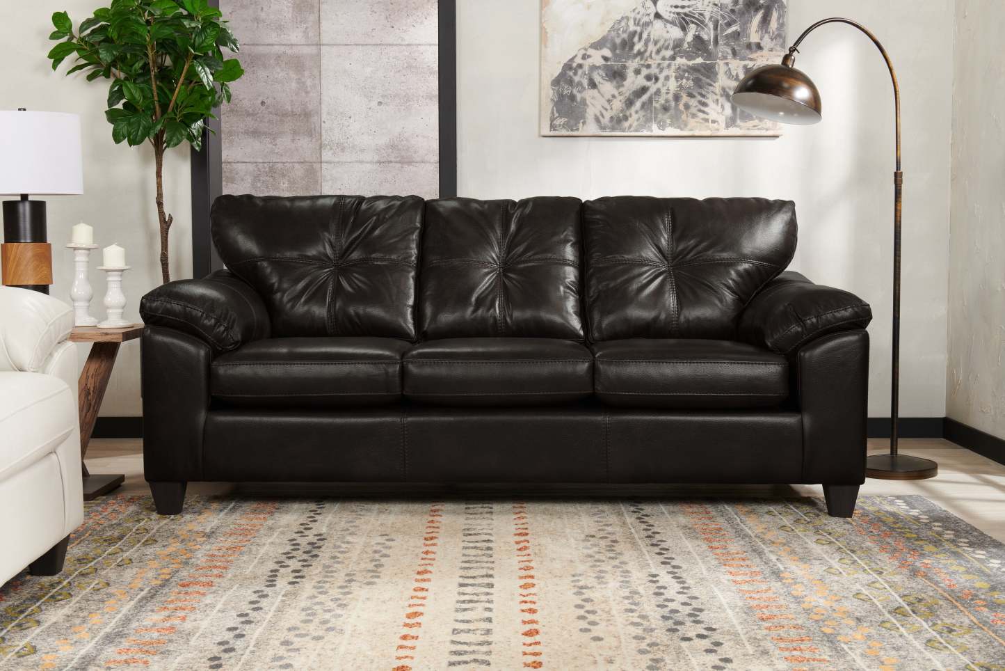 Sofa Addison de 86 po fabriqué au Canada en tissu d’apparence cuir avec coussin de siège amovible et capitonnage - noir mûre