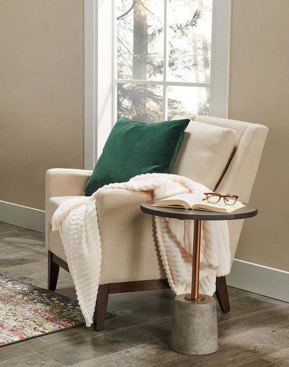 Rosalee 18 Accent Table - Grey Cement Top &amp; Base|Table d'appoint Rosalee de 18 po - dessus et base en ciment gris