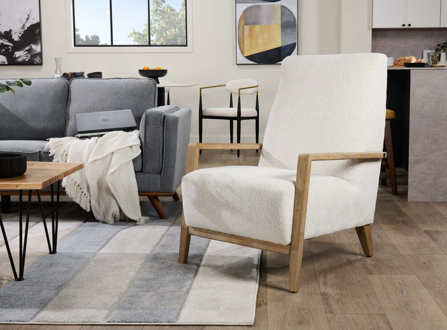 Chaise d'appoint Adley 28 en tissu chenille avec accoudoirs et pieds en bois - Blanc albâtre | Fauteuil d'appoint Adley 28 po en tissu de chenille avec accoudoirs et pattes en bois - blanc albâtre