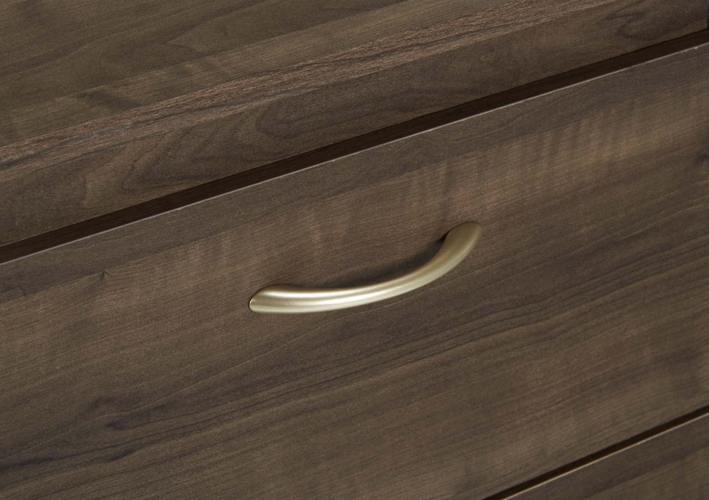 Table de chevet à 2 tiroirs Aida, 19,2 L x 22,2 H, fabriquée au Canada - Marron | Table de nuit Aida de 19,2 po (L) x 22,2 po (H) à 2 tiroirs, fabriquée au Canada - brune