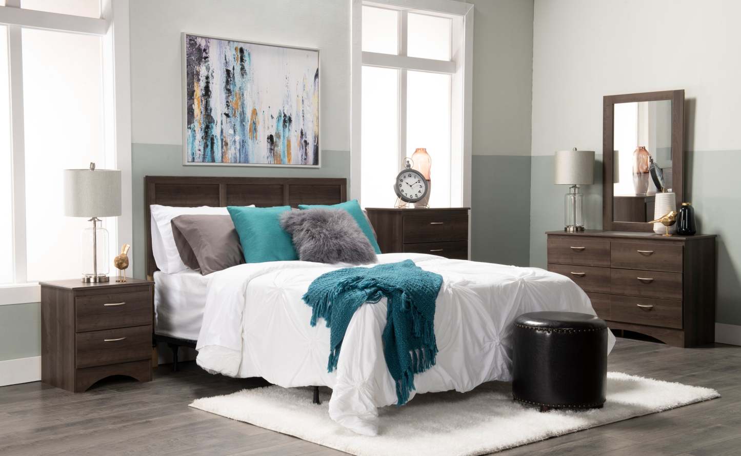 Table de chevet à 2 tiroirs Aida, 19,2 L x 22,2 H, fabriquée au Canada - Marron | Table de nuit Aida de 19,2 po (L) x 22,2 po (H) à 2 tiroirs, fabriquée au Canada - brune