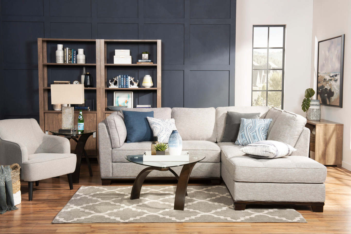 Aimy 28 Chaise d'appoint en tissu aspect lin avec pieds cylindriques en bois - Gris clair | Fauteuil d'appoint Aimy de 28 po en tissu d'apparence lin avec pattes cylindriques en bois - gris clair