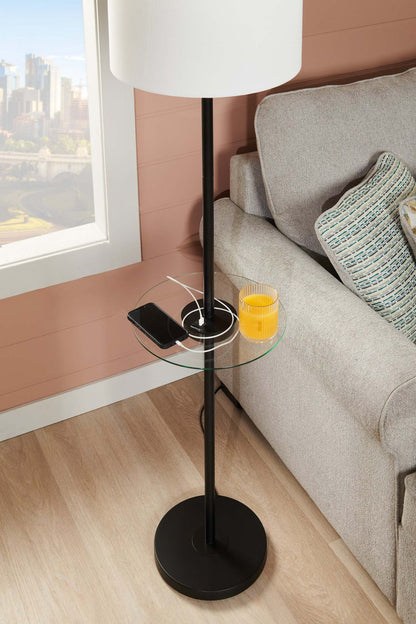Kort &amp; Co. Alban 26 Black Lampadaire avec chargement USB et table d'appoint intégrée|Lampe à pied Alban de Kort &amp; Co. de 26 po noire avec recharge USB et table d'appoint intégrée