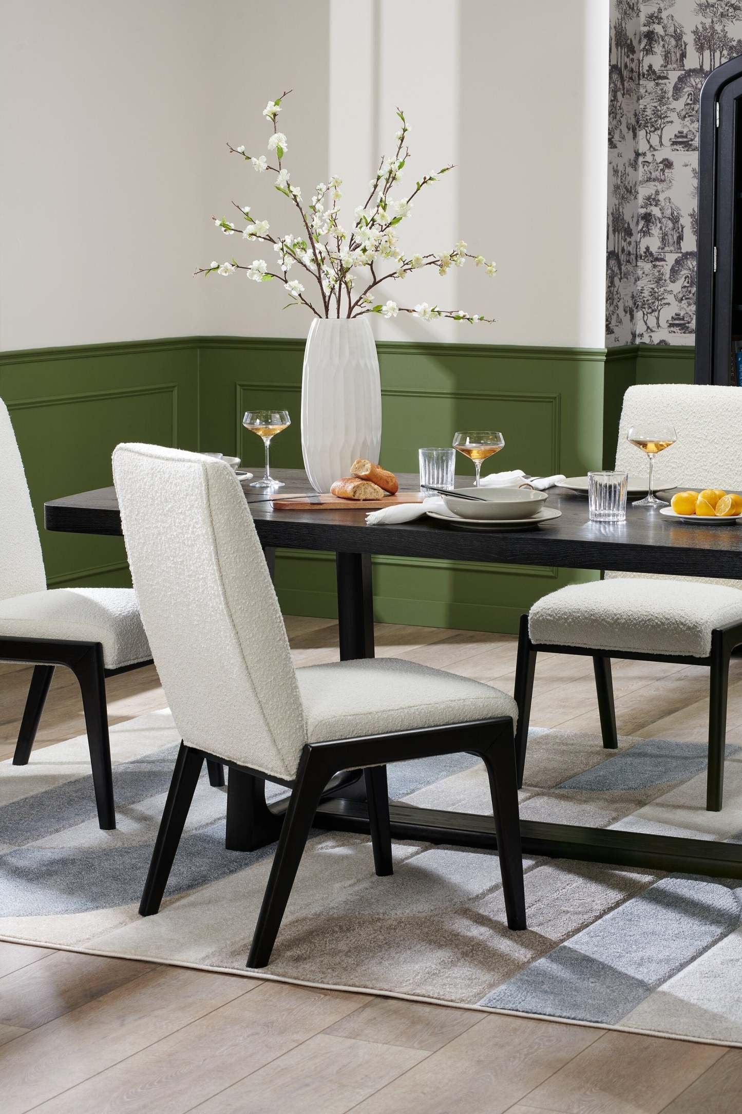 Table de salle à manger Alma de 86 po (L) avec base à tréteaux - anthracite noir | Alma Dining Table with Trestle Base, 86W - Charcoal Black