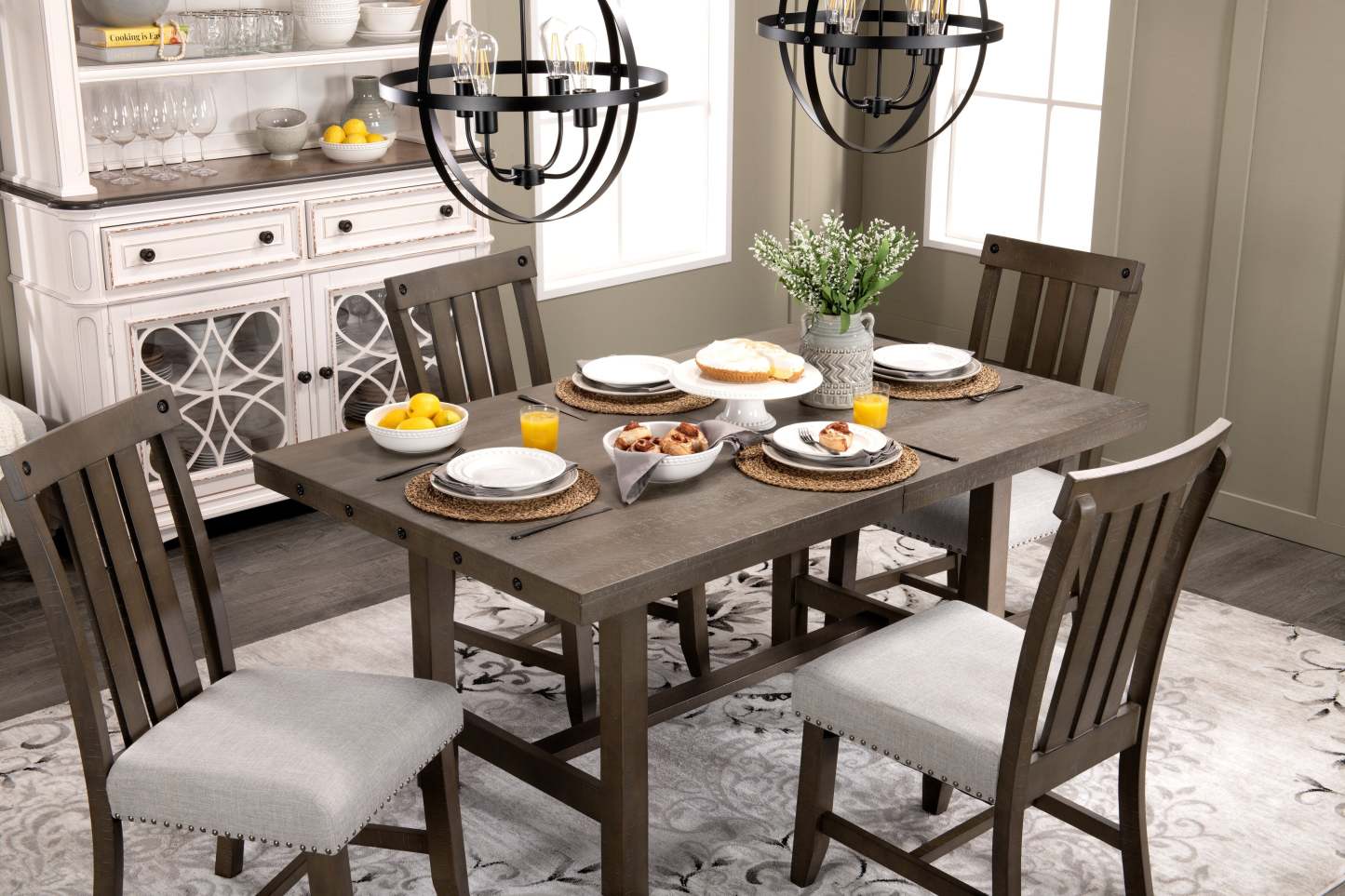 Table de salle à manger Alto avec extension 65-83 W, base à tréteaux - Gris | Table de salle à manger Alto de 65 po à 83 po (L) avec rallonge et base à tréteaux - grise