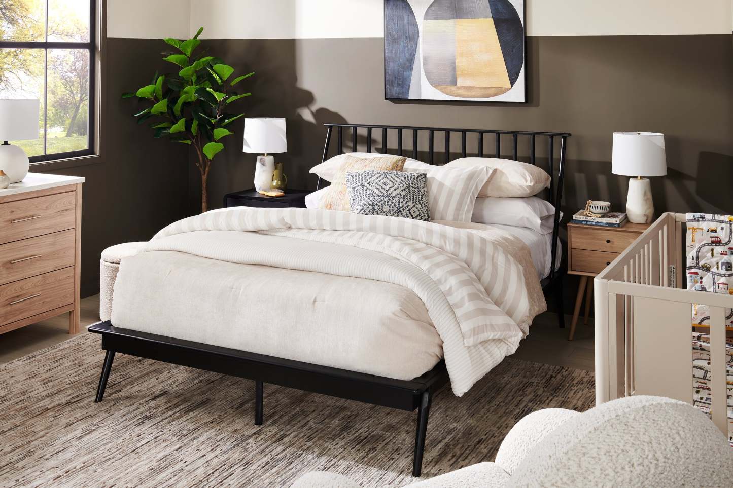 Lit plateforme Milan avec tête de lit et cadre, moderne milieu de siècle, noir - Queen Size | Lit plateforme Milan de style moderne du milieu du 20e siècle avec tête de lit et cadre de lit, noir - format grand lit