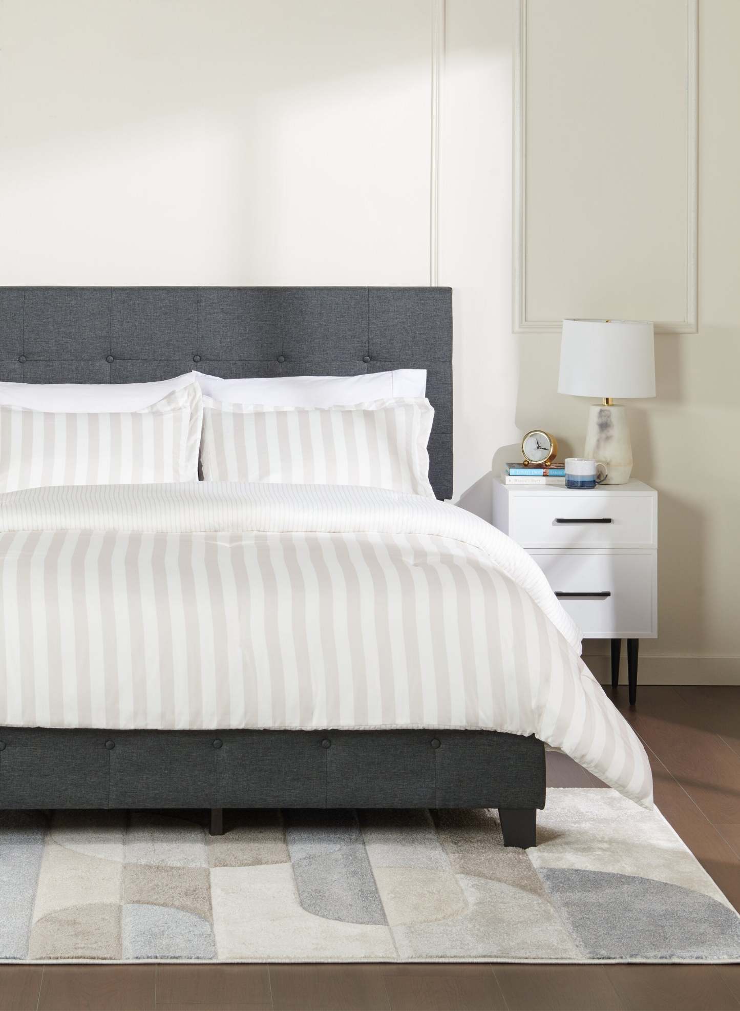 Ambrose 3-Piece King Comforter Set - Oatmeal | Ensemble d’édredon Ambrose 3 pièces pour très grand lit - avoine