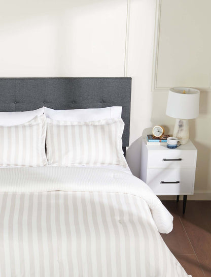 Ambrose 3-Piece King Comforter Set - Oatmeal | Ensemble d’édredon Ambrose 3 pièces pour très grand lit - avoine