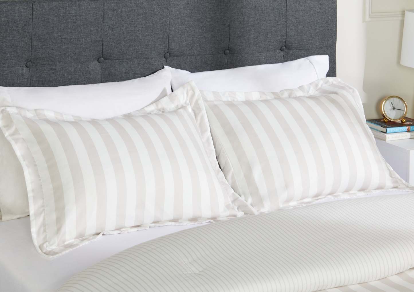 Ambrose 3-Piece King Comforter Set - Oatmeal | Ensemble d’édredon Ambrose 3 pièces pour très grand lit - avoine