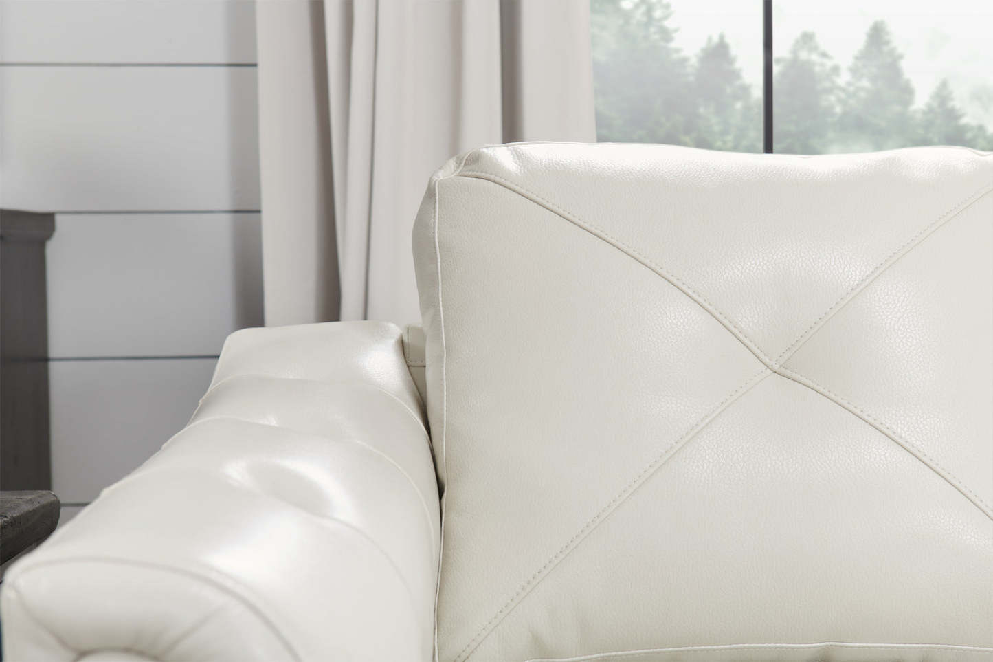 Canapé Andi 40 en tissu d'apparence cuir avec capitonnage de boutons - Beige | Canapé Andi de 40 po en tissu d'apparence cuir avec capitonnage - beige