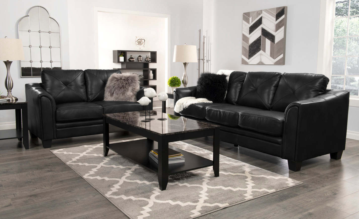 Causeuse Andi de 62 po en tissu d’apparence cuir avec capitonnage - noire