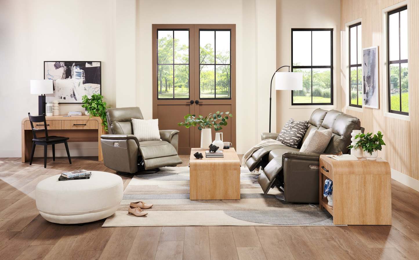 Chateau d'Ax Angelo 84.25 Canapé en cuir véritable inclinable électriquement avec appuie-têtes électriques - Gris | Canapé à inclinaison électrique Angelo de Château d'Ax de 84,25 po en cuir véritable avec appuie-têtes électriques - gris